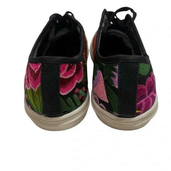 Fair-trade ONI Artisan-Made Floral Embroidered Zinacantán Black Sneakers Size 8